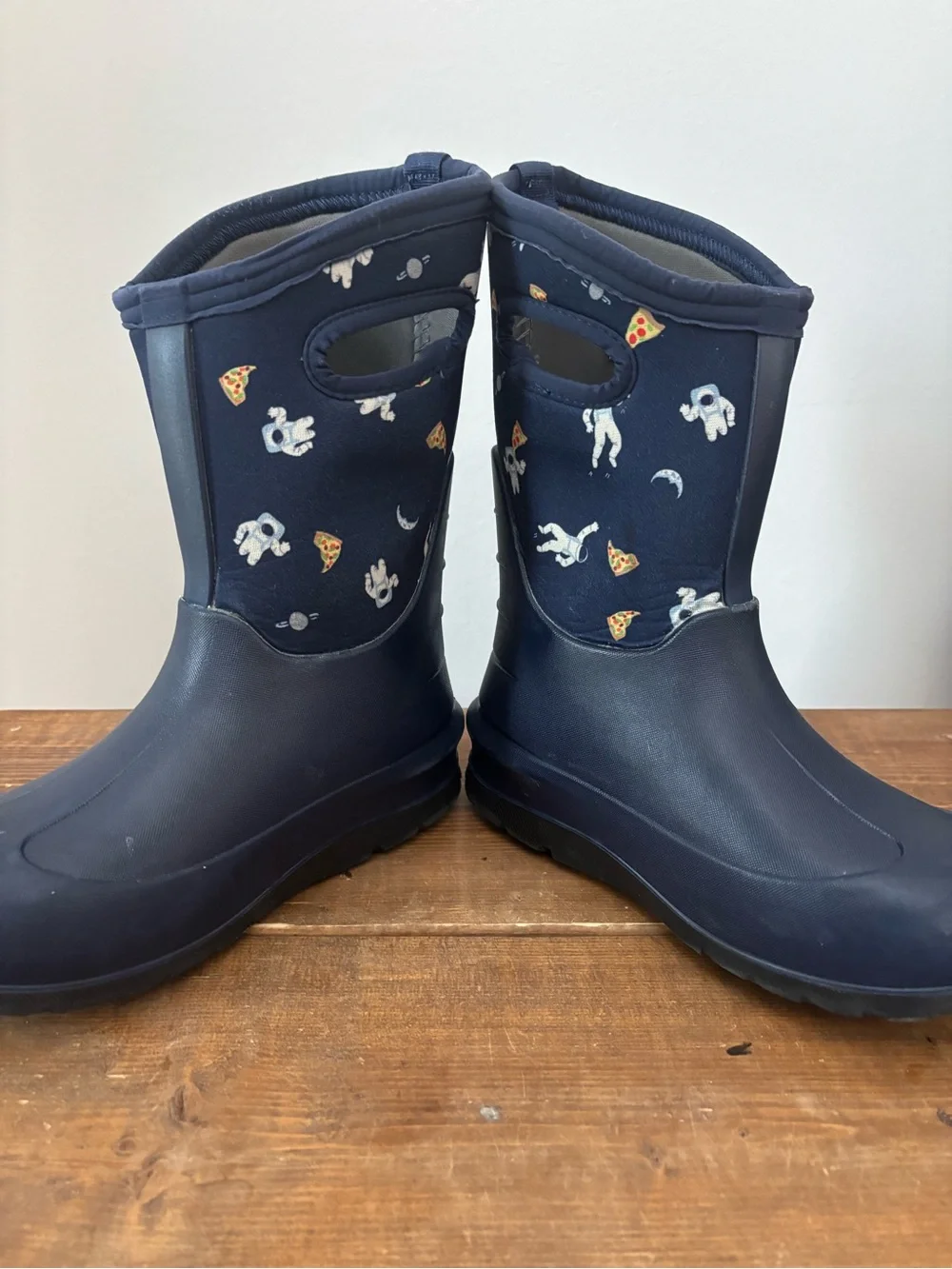 Kids Bogs Neo Classic Winter Snow Boots Navy Space & Pizza Youth Size 2